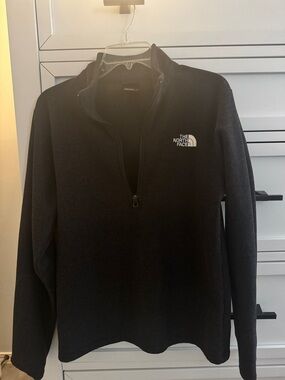The North Face Men's Black Quarter-Zip Pullover Sweater